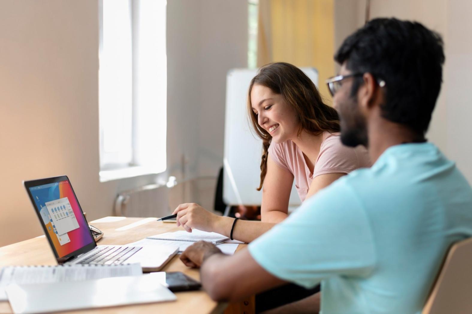 Professionelle Finanzplanungsberatung mit detaillierter Budgetanalyse